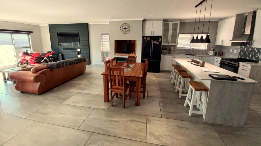 3 Bedroom Property for Sale in Kleinkoornhuis Western Cape